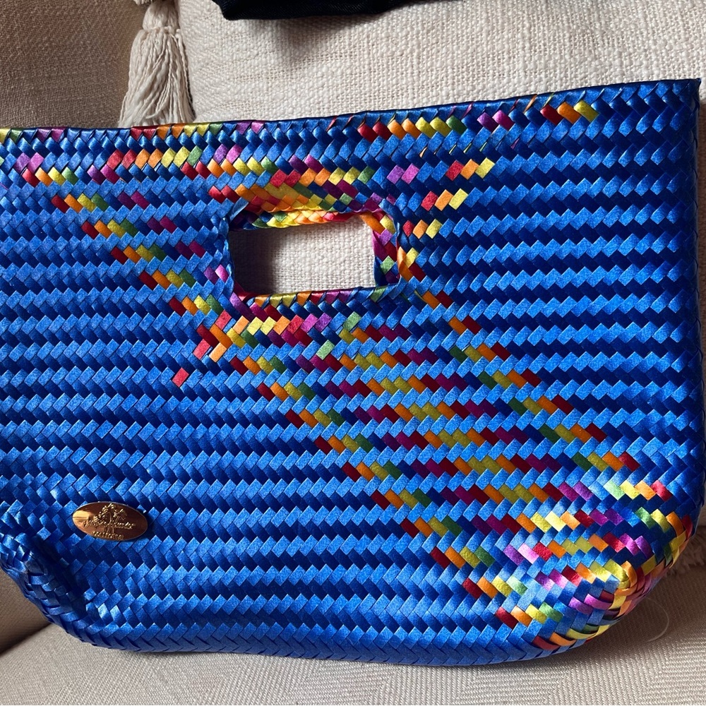 Lightweight woven handbag.